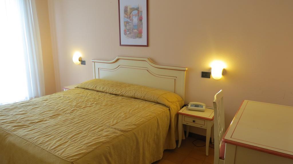 La Quiete Park Hotel 마네르바 델 가르다 외부 사진